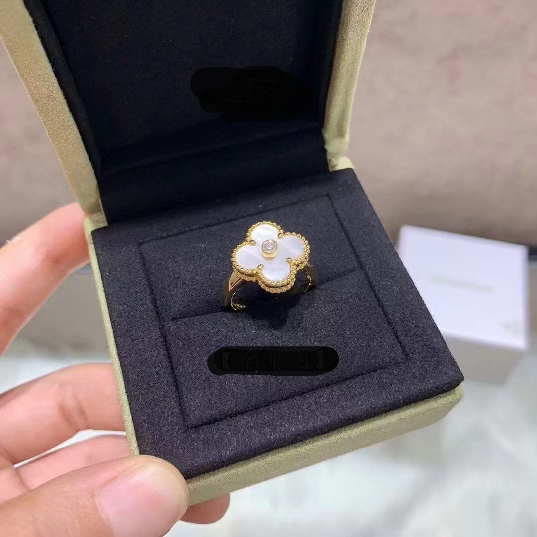 18K Vintage Alhambra Pearl Ring