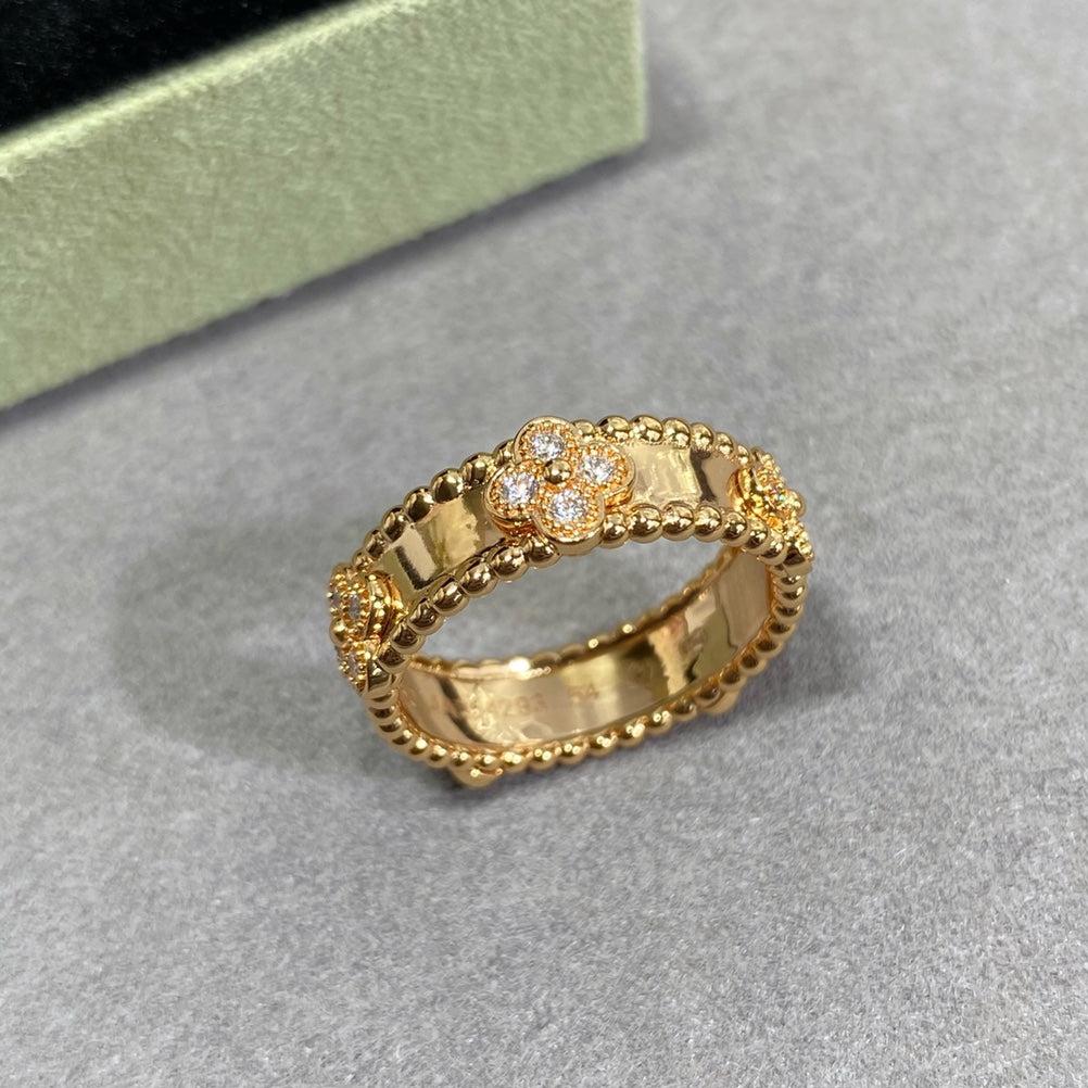 18K Perlée Clovers Ring