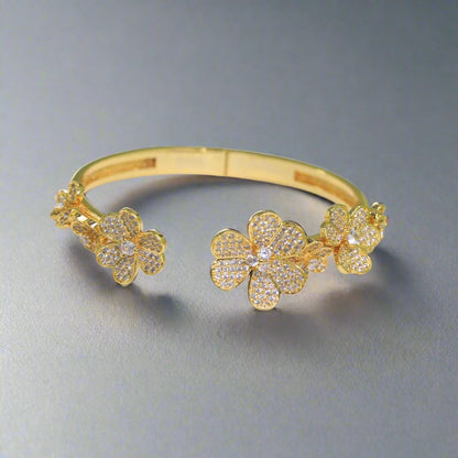 18K Frivole Seven Flowers Diamonds Bracelet