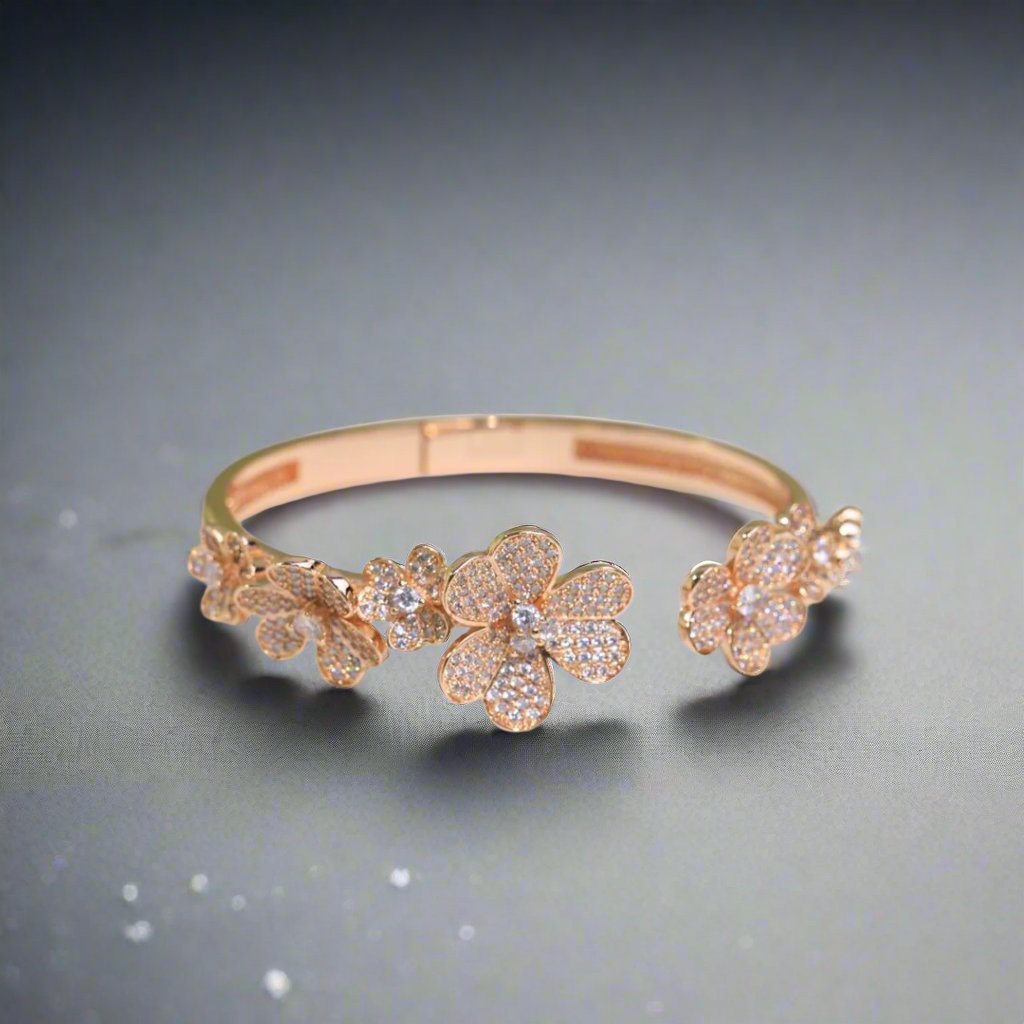 18K Frivole Seven Flowers Diamonds Bracelet