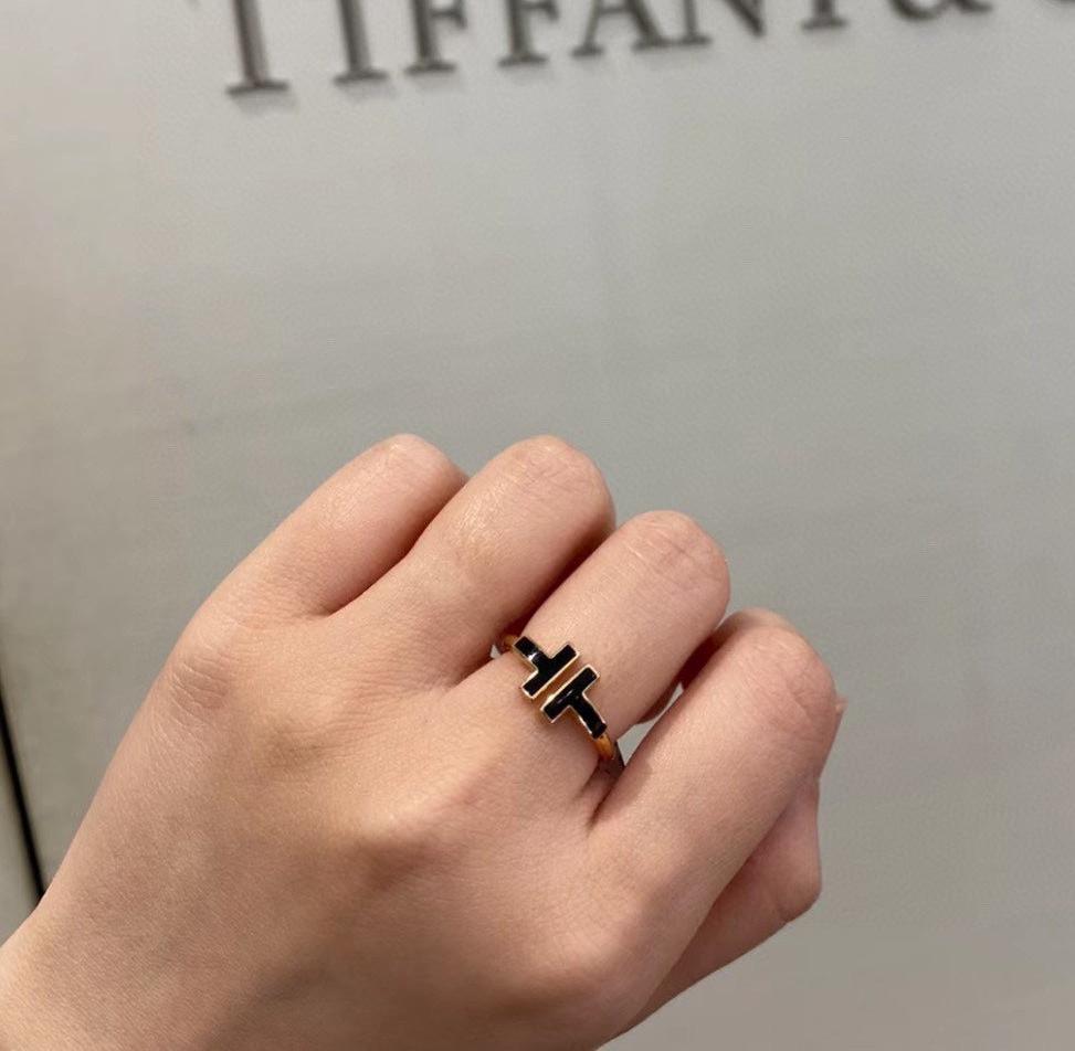 18K T Black Onyx Wire Ring